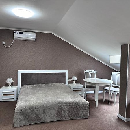 Hotel Korona Kropyvnytsky Buitenkant foto